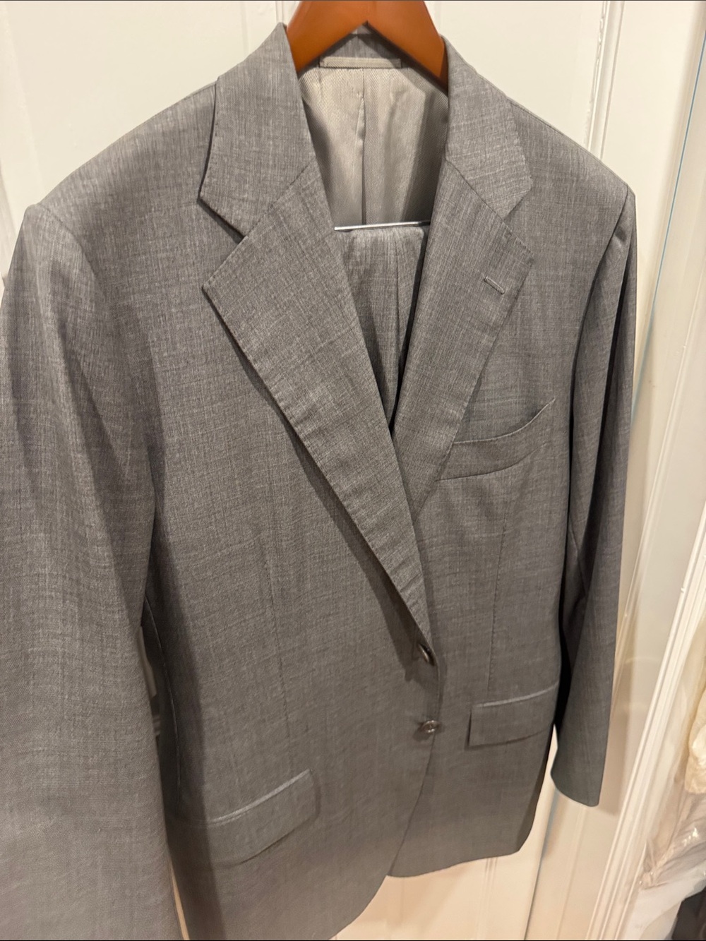 Men's Light Gray Single-Breasted Two-Button Suit Jacket